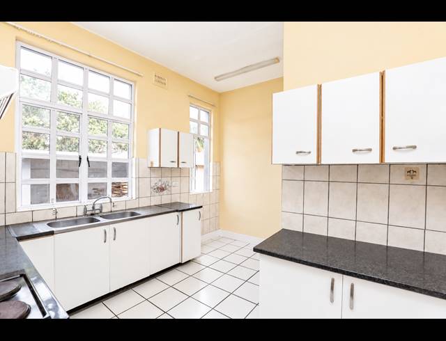 2 BEDROOM APARTMENT FOR SALE IN GLENWOOD